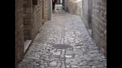 Лили Иванова Уличката Малка