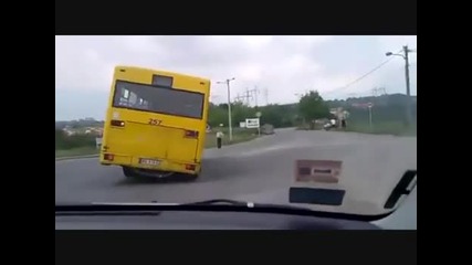 Странен автобус