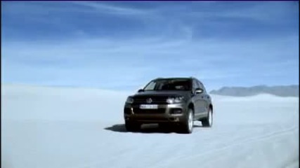 Вижте как се управлява кола в пустинята 