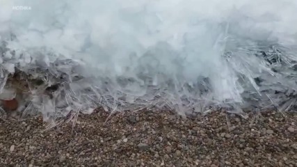 Необичаен природен феномен - замръзнали вълни