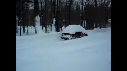 Volvo 850 с много сняг по него :) 
