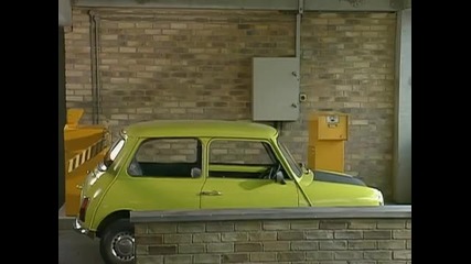 Mr. Bean излиза от паркинг (hq)