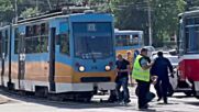 Кола се вряза между два трамвая в София