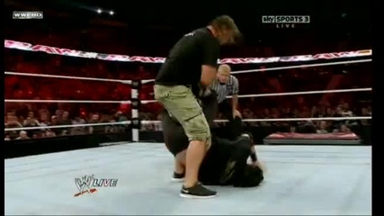 Wwe Raw 12.09.11 Alberto Del Rio & Ricardo rodriguez vs John cena Bret Hart