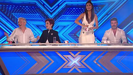 Никол Шерцингер - дивее и танцува върху масата ( The X Factor )