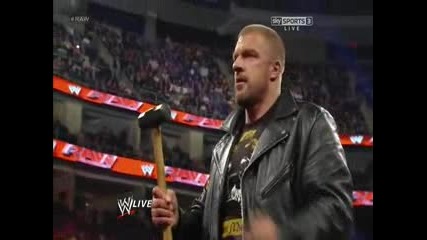 Brock Lesnar напълни гащите като видя чука на Triple H - Wwe Raw 18/3/13