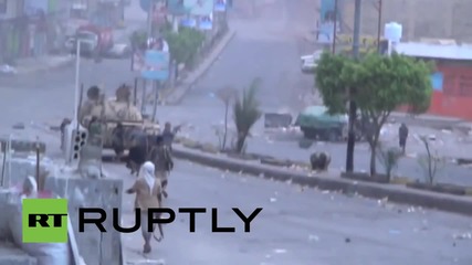 Yemen: Tank battle rages on the streets of Taiz