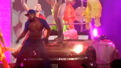 Britney Spears - How I Roll на живо F F T 6.7.11