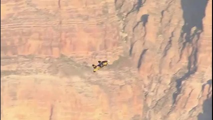 Swiss _jetman_ flies over Grand Canyon