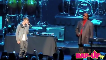 Justin Bieber and Stevie Wonder Perform Someday at Christmas