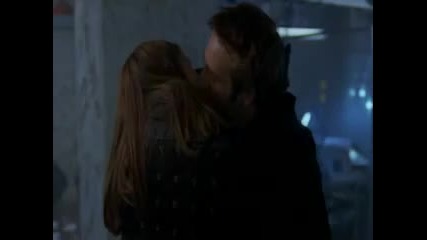 Alias - Sydney and Vaughn first Kiss 
