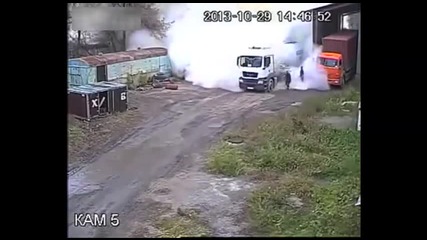 Камион + Брашно = Експлозия - Only In Russia