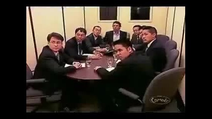 Скрита камера - Какво има пред тоалетната ?