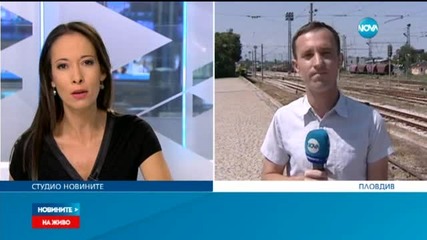 Локомотив блъсна вагон с пътници, има ранени