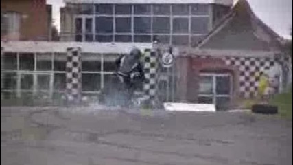 Moto et Motards - Drift Moto vs Auto