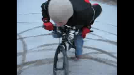 Дрифт с колело посред зима :d 