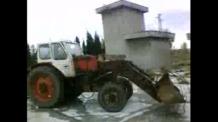 Трактор дърпа Зил 130 