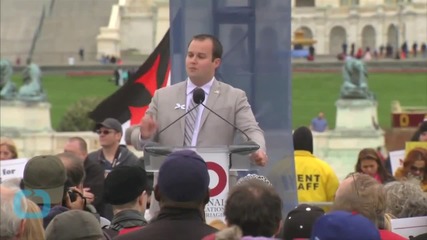 Hulu Pulls '19 Kids' After Allegations Against Josh Duggar