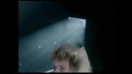 Kim Wilde - You Keep Me Hanging On ( превод )