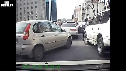 Руснаци се млатят на пътя