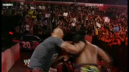 Ортън напада Кофи Кингстън | Raw 10/26/09 |