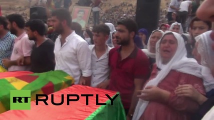 Турция: Цизре погреба мъртвите след вдигането на вечерния час