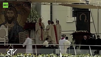 Pope Francis Takes Nasty Fall When Arriving for Mass at Polish Shrine