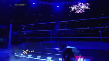The Undertaker излиза от ковчег и атакува Brock Lesnar - Wwe Raw 24/3/14