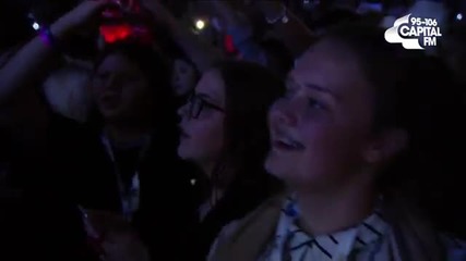 Невероятно изпълнение на Justin Bieber - Love Yourself ( The Jingle Bell Ball 2015 )