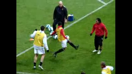 Wayne Rooney accident with ball