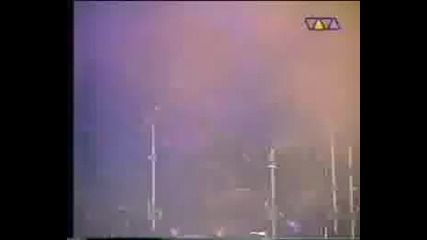 Six feet under - War is coming 