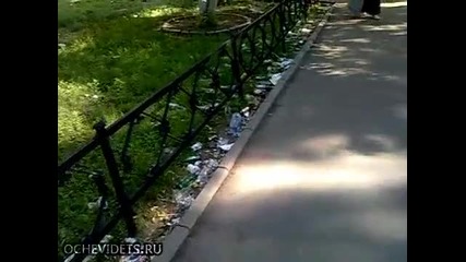 Явно не само в България обичат да замърсяват природата...