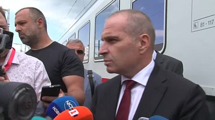 Гроздан Караджов тръгна с влак от София за Бургас
