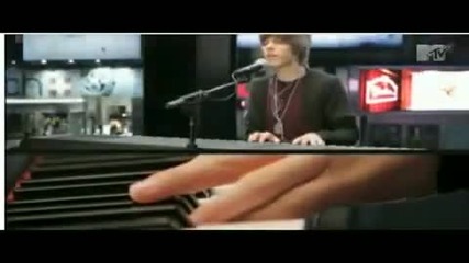 Justin Bieber - Favorite Girl Piano Version Live Mtv 
