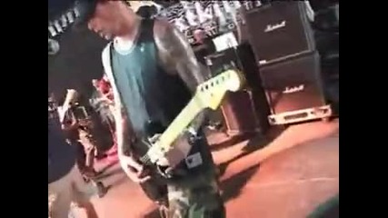 Biohazard - Hold My Own (hellfest 2003) 