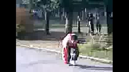 0питваше Се Пр0ст0 Да Г0 Преск0чи...;]