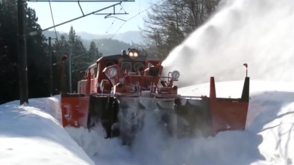 Ето как се почиства снега от Жп-линиите в цивилизованите държави!