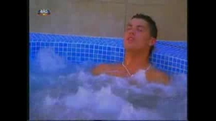Cristiano Ronaldo - Disturbia
