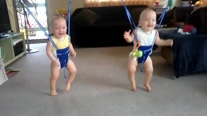 Забавния танц на бебетата!