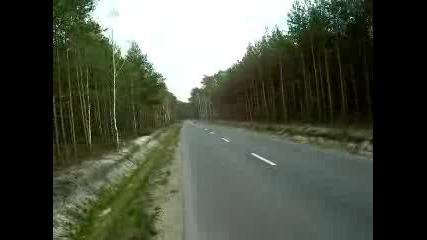 Honda Cbr лети на пътя 