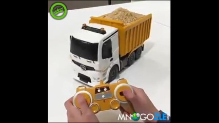 Кой би си помислил че камион с дистанционно може да се яде
