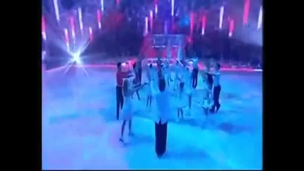 Коледа : Dancing On Ice - I Wish It Could Be Christmas Every Day 