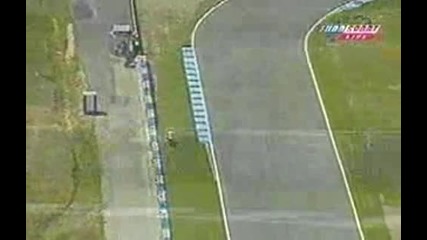 Валентино Роси ходи на тоалетна по време на състезание - смях