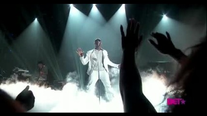 Usher - There Goes My Baby ( Bet Awards 2010 )