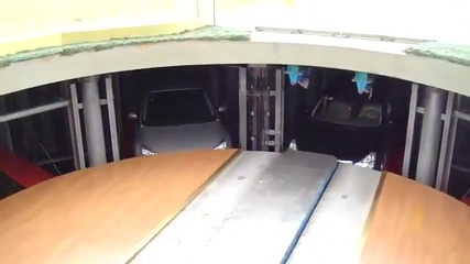 Това не е симулация, а истински подземен паркинг в Китай