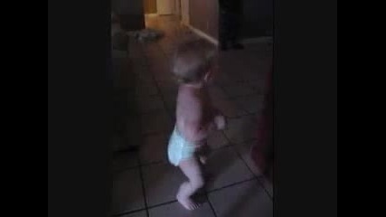 Бебе танцува на Single Ladyes..