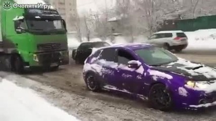 Subaru помага на камион аварирал на сняг !