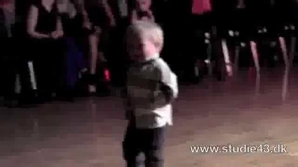 2 year old dancing the jive