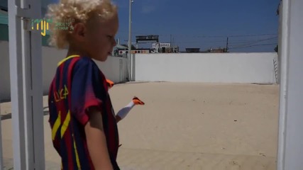 Davi Lucca visita o Instituto Projeto Neymar Jr