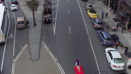 Аладин с летящото килимче обикаля из улиците на Ню Йорк